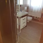 בית נופש Drevenica Marka Beachfront